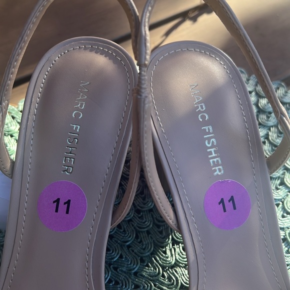 NWT size 11 Marc Fisher Slingback Pumps. Color: Natural, Black - Picture 3 of 9